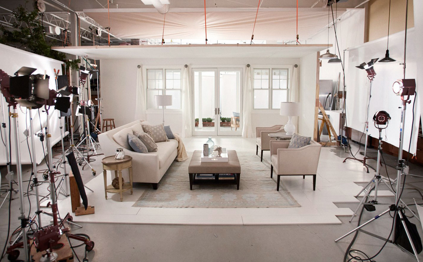 naturalne swiatlo w jadalni z stolem 1770119576