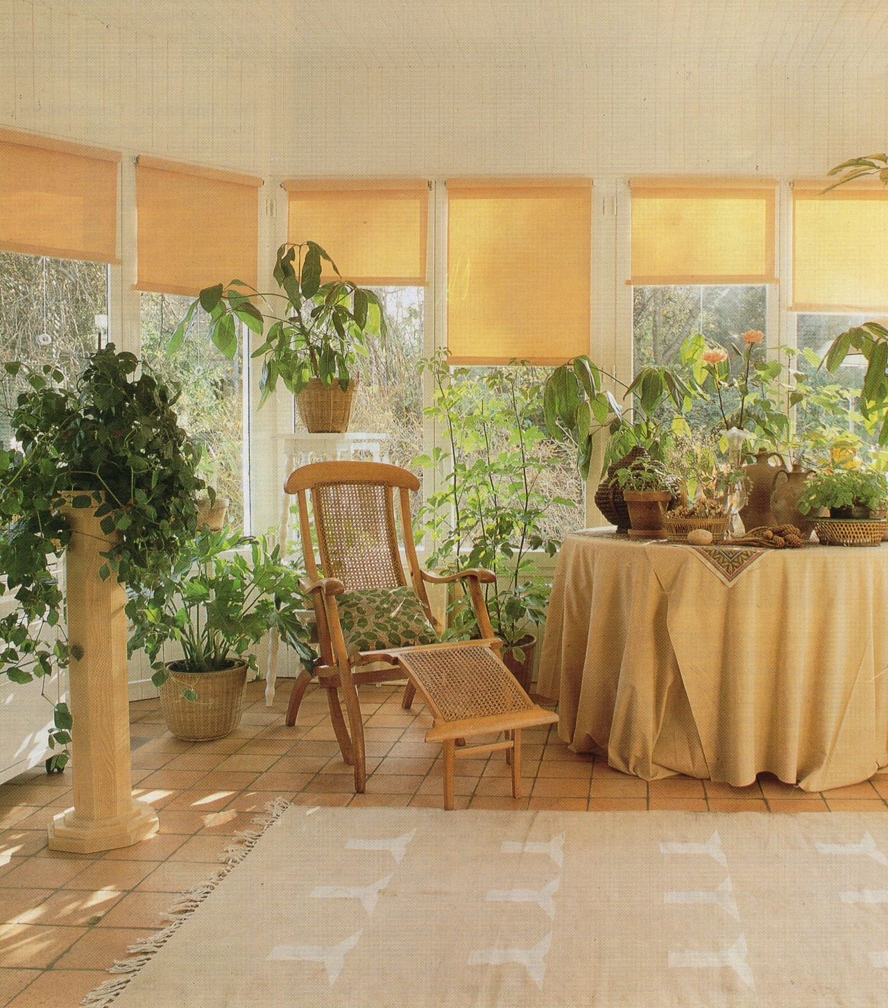 Konstrukcja ogrodu zimowego z aluminiowych profili, podwójnymi szybami i izolacją termiczną